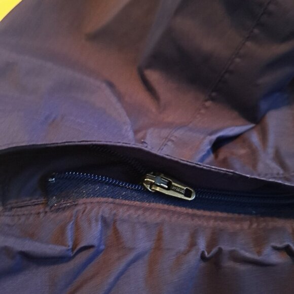 L. L. Bean boys size 3 tone blue jacket, 2 front zippers, outside 1 broken - Picture 7 of 10